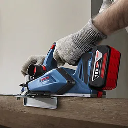 Plaina Bosch GHO 185-LI 18V Brushless 2 lâminas Sem bateria
