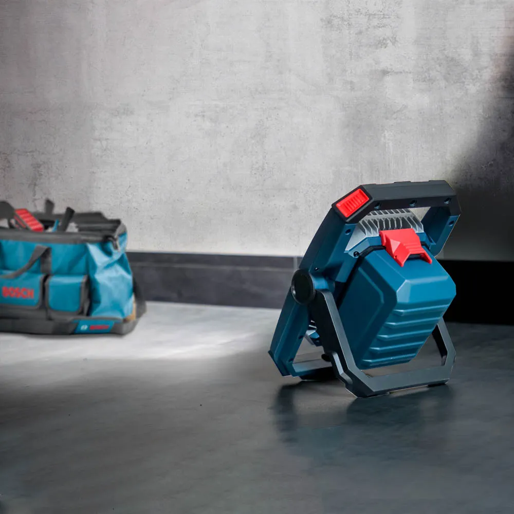 Refletor Bosch GLI 18V-2200C Sem bateria